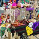「ハッピーに死ぬために笑って生きよう！」メキシコ「死者の日」の祭壇にちょっといいメッセージ発見